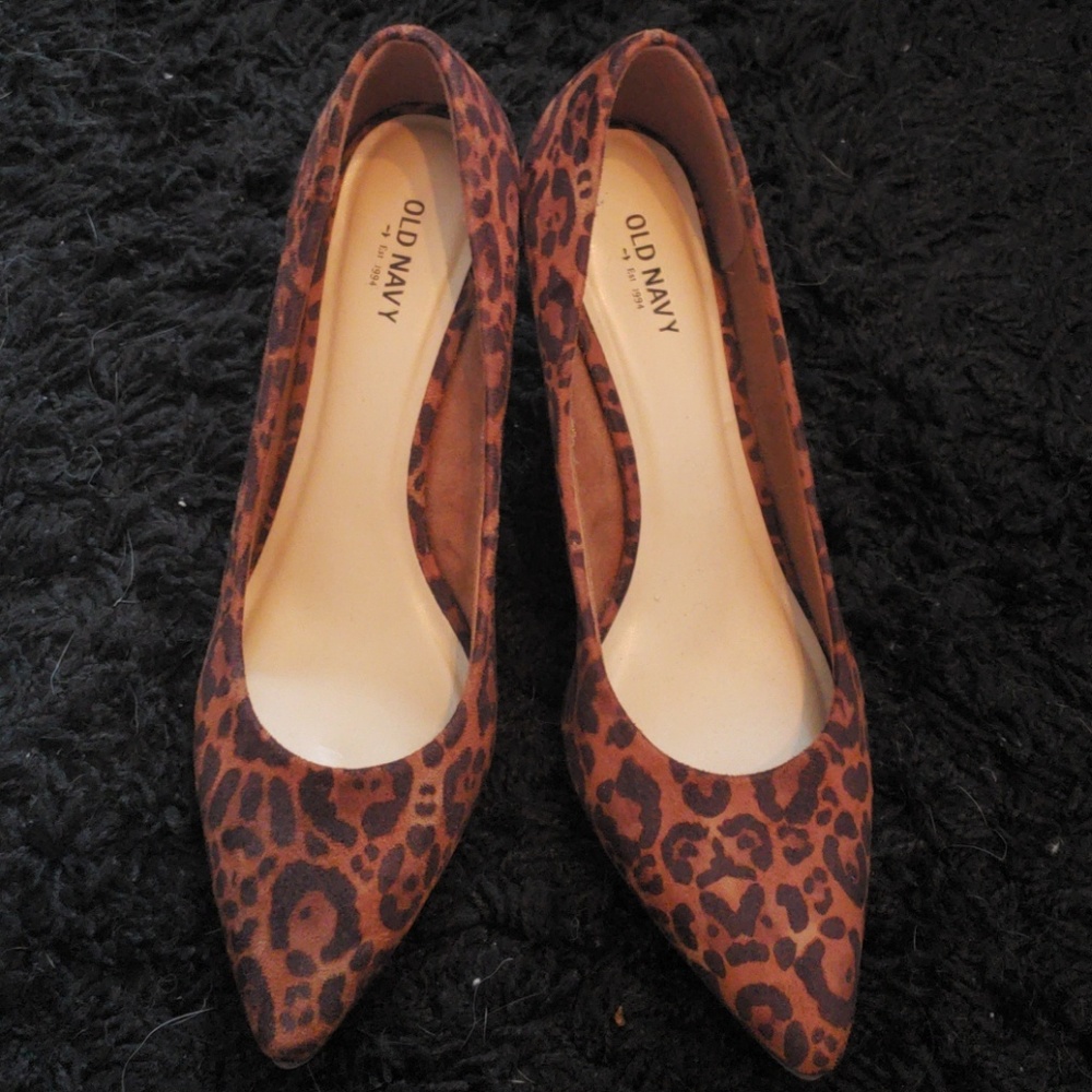 Gently Used Leopard Print Pumps